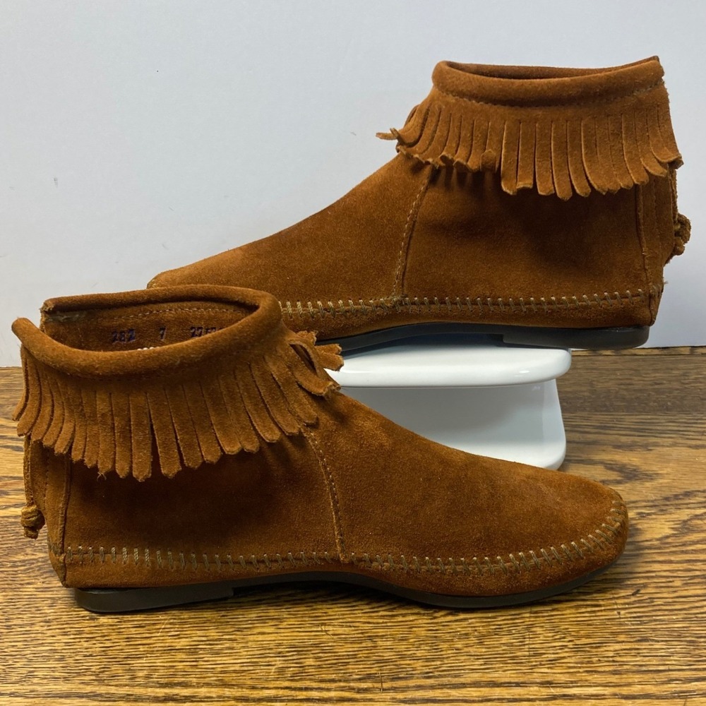 Minnetonka Womens Brown Suede Fringe Back Zip Ankle Moccasin Booties Size 7 282 - Picture 2 of 8